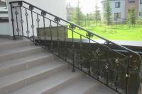 Металлическое ограждение на лестницу